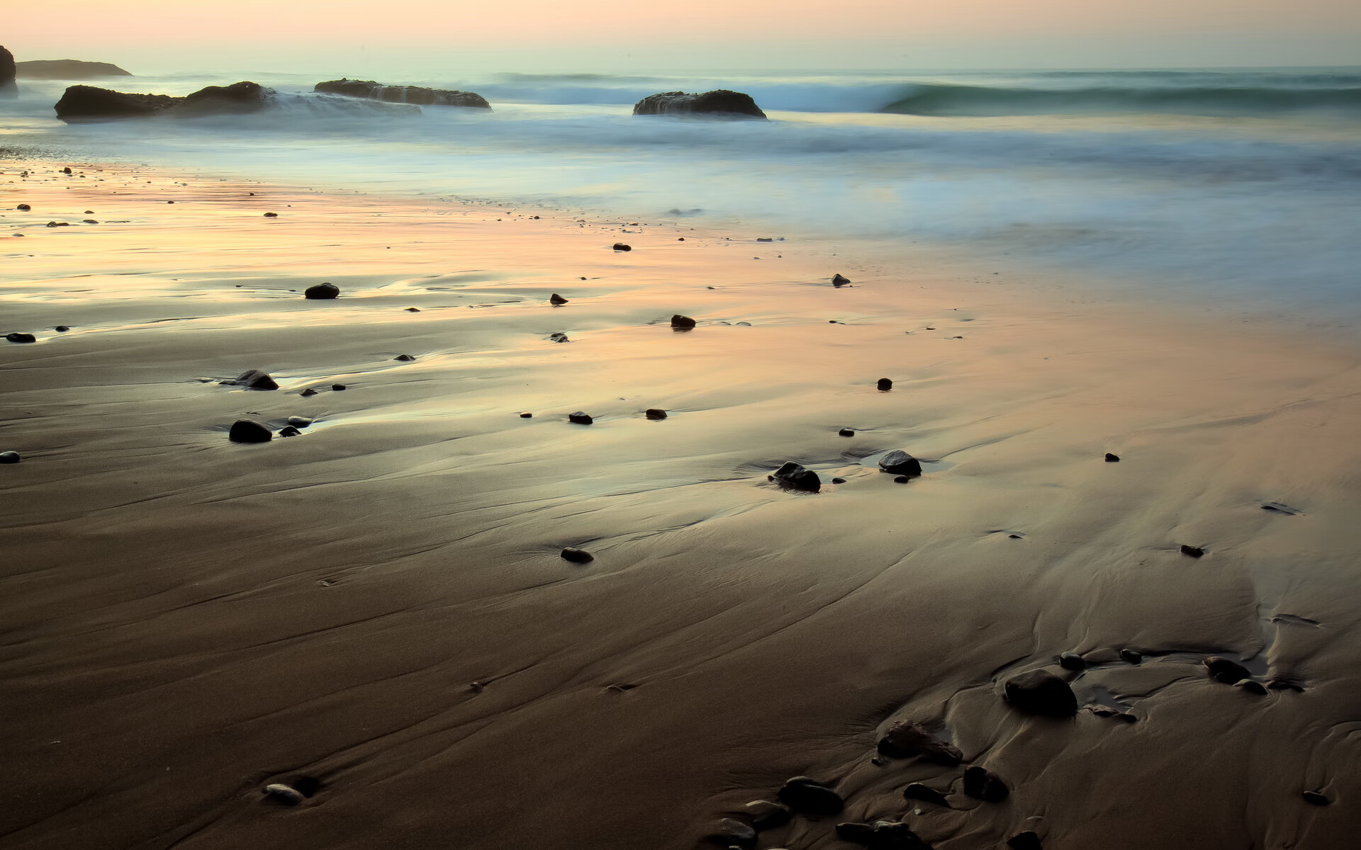 全国青少年足球特色学校建设步伐加快，青训体系逐步完善，全国青少年足球示范校
